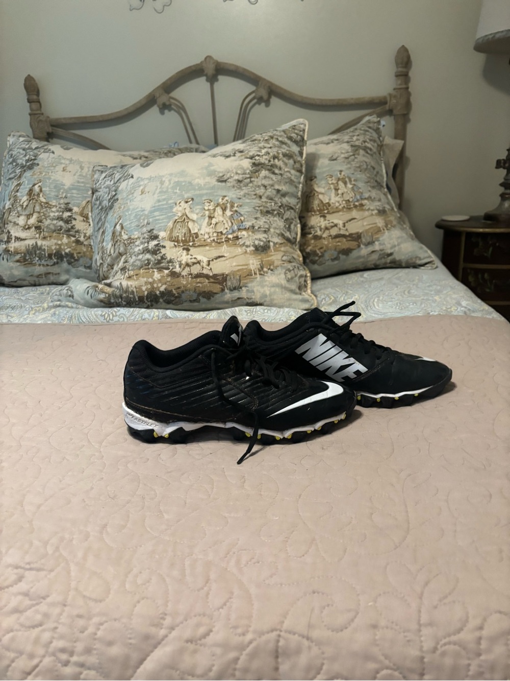 Nike Men’s Black and White Athletic Cleats